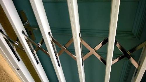 Grilaj cu inox pentru usi principale de trafic